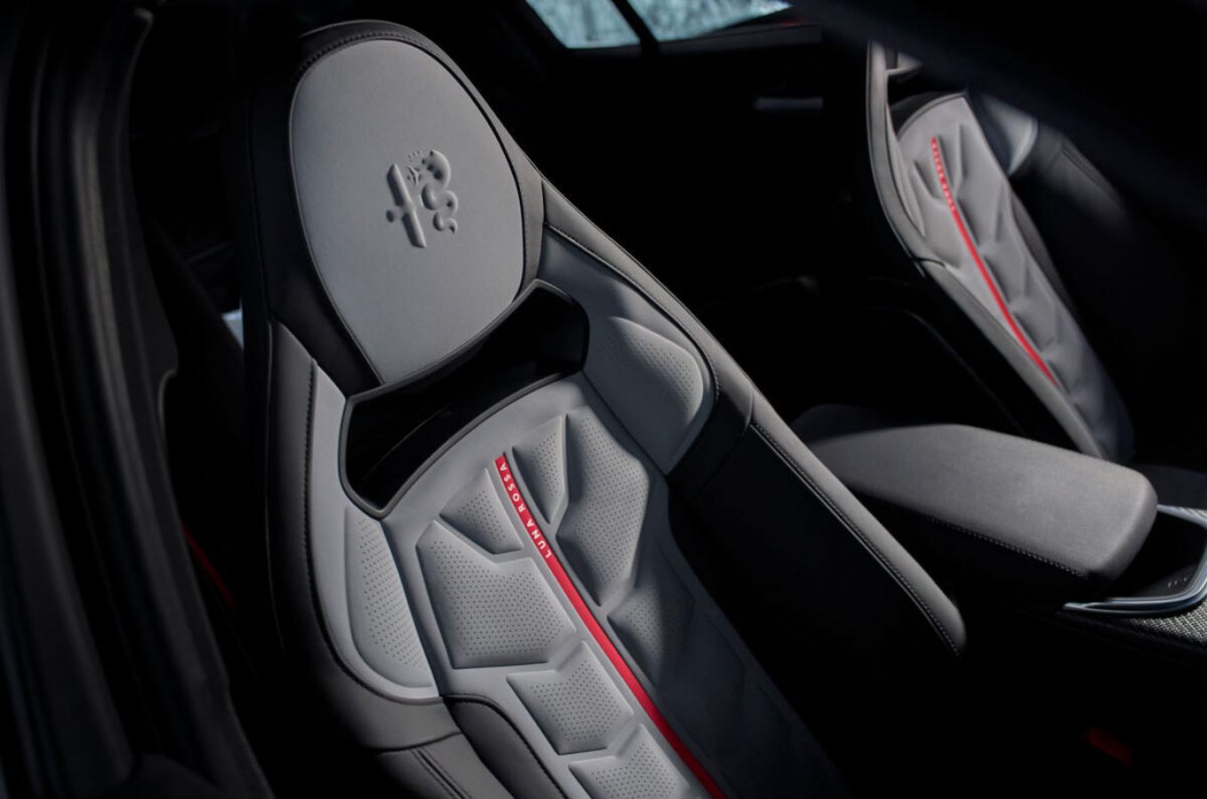 Η Alfa Romeo Giulia Quadrifoglio Luna Rossa είναι η πιο extreme Giulia